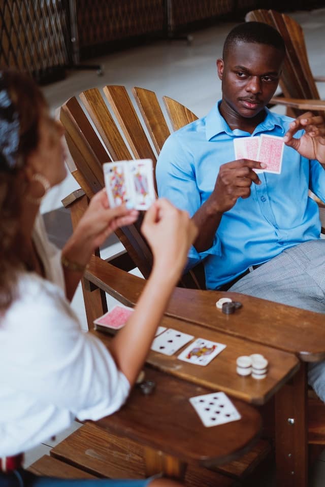 Poker players bluffing